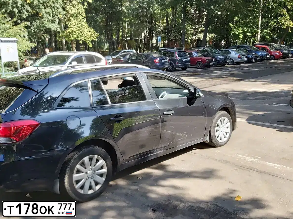 Фото автомобиля CHEVROLET CRUZE, 2015 — госномер Н582МР76. Цвет: ЧЕРНЫЙ