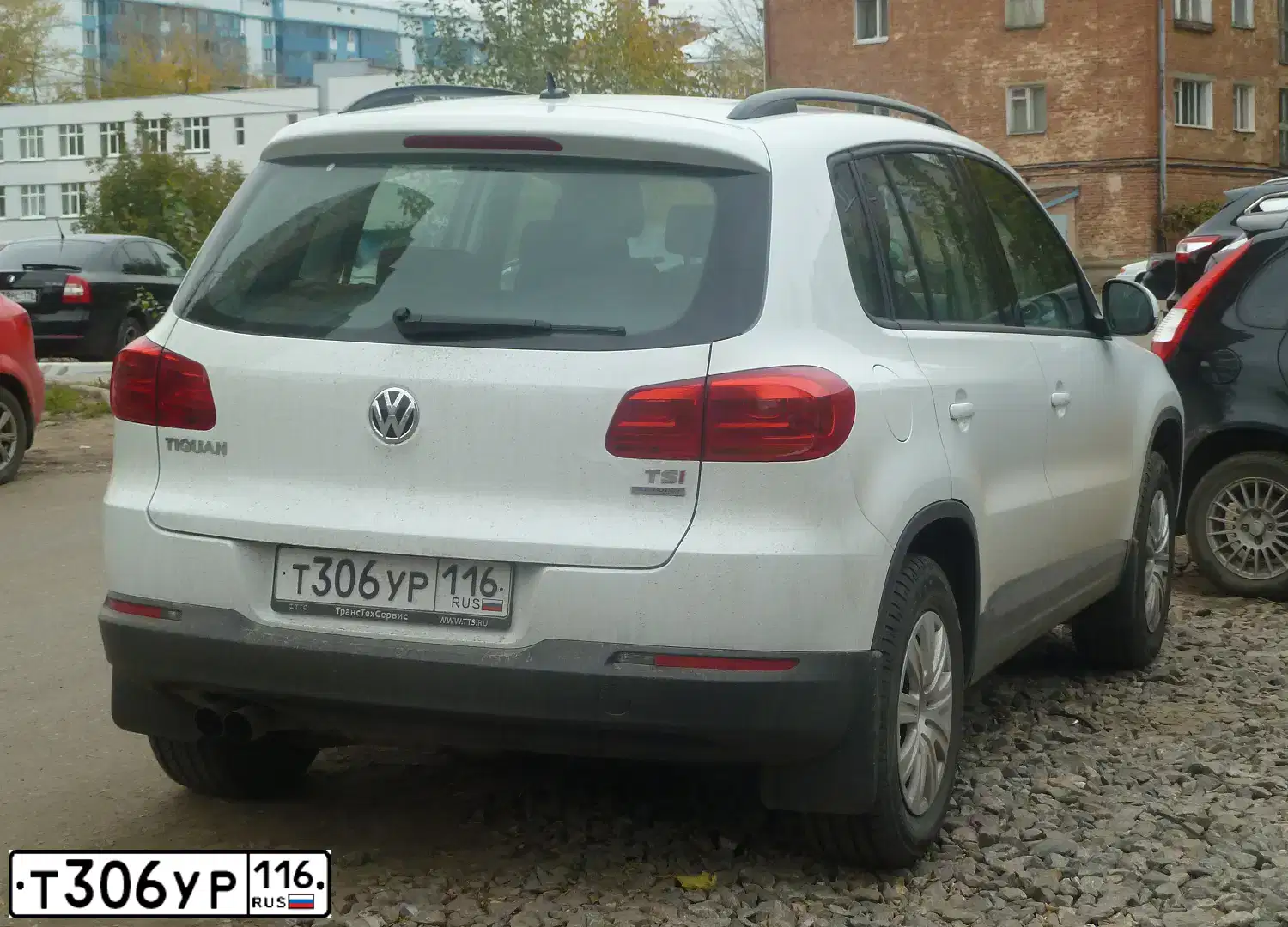 Фото автомобиля VOLKSWAGEN TIGUAN, 2014 — госномер Т306УР116. Цвет: БЕЛЫЙ