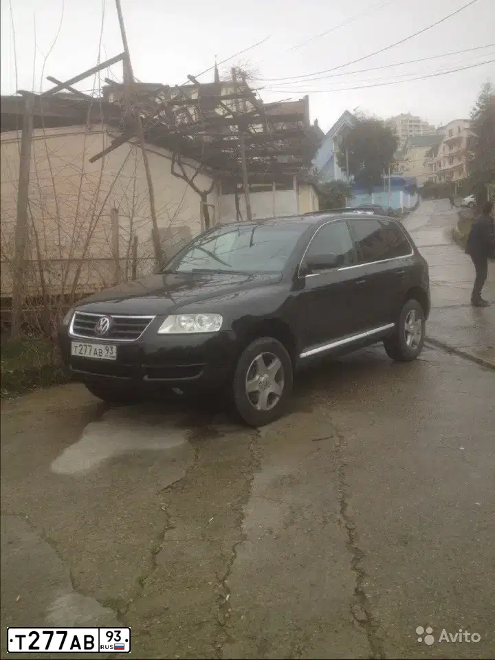 Фото автомобиля VOLKSWAGEN Touareg, 2004 — госномер Т277АВ93