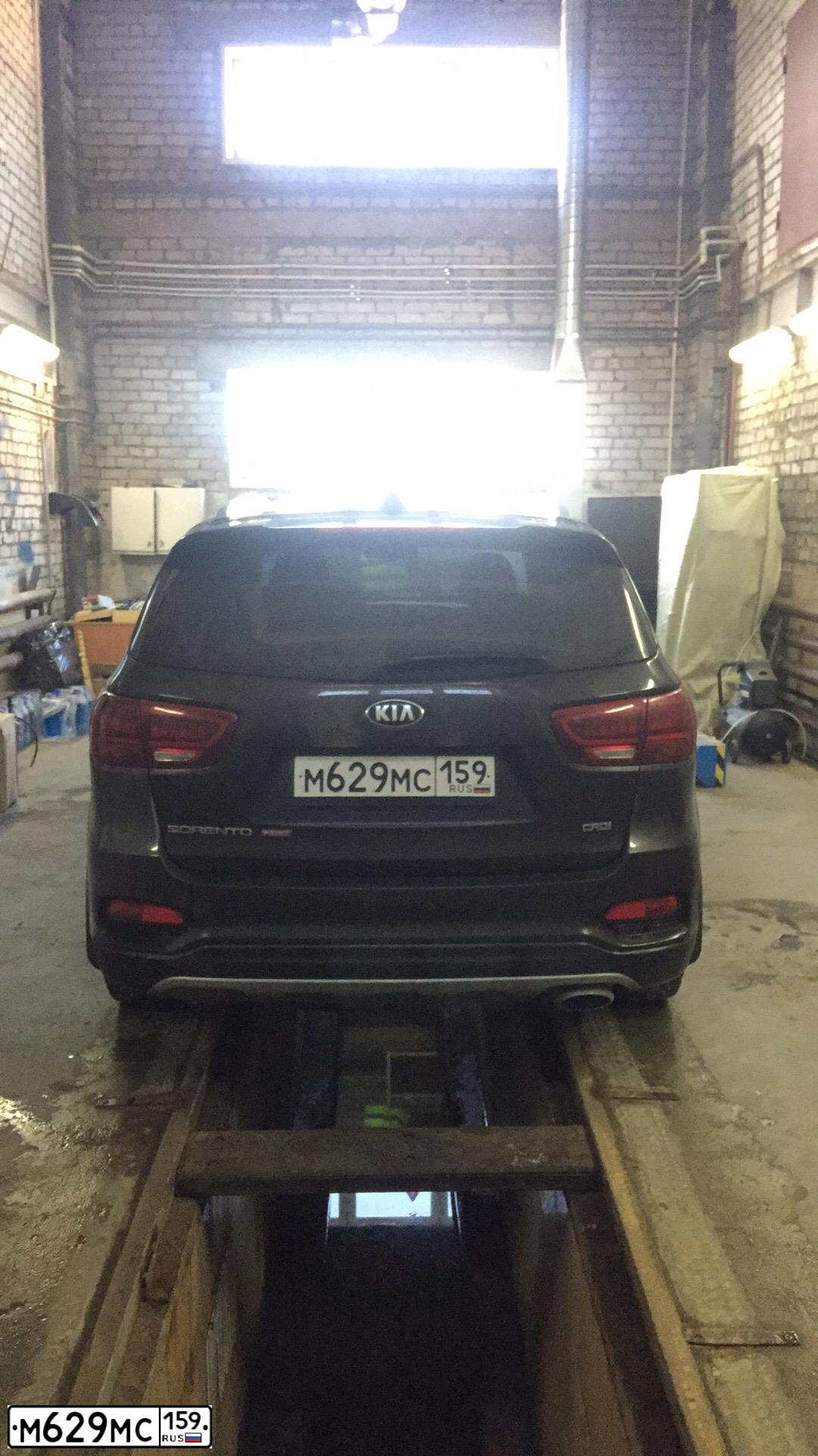 Фото автомобиля KIA SORENTO, 2018 — госномер А057СР76. Цвет: Коричневый