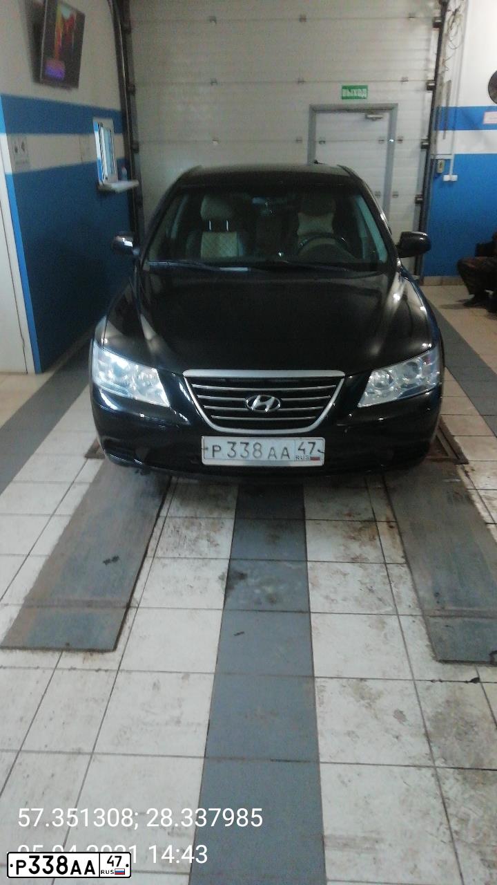 Фото автомобиля HYUNDAI SONATA, 2008 — госномер Е629СМ60. Цвет: ЧЕРНЫЙ