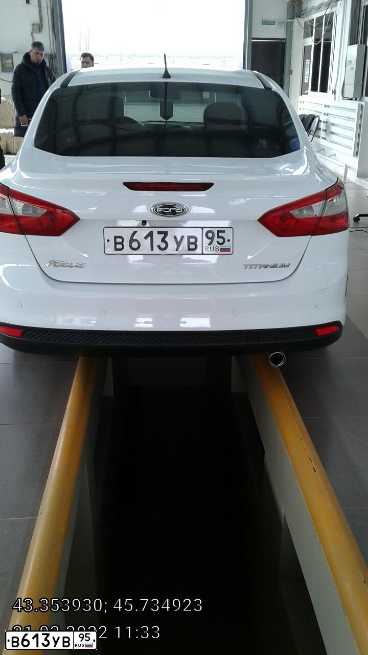 Фото автомобиля FORD FOCUS, 2012 — госномер В613УВ95. Цвет: Белый