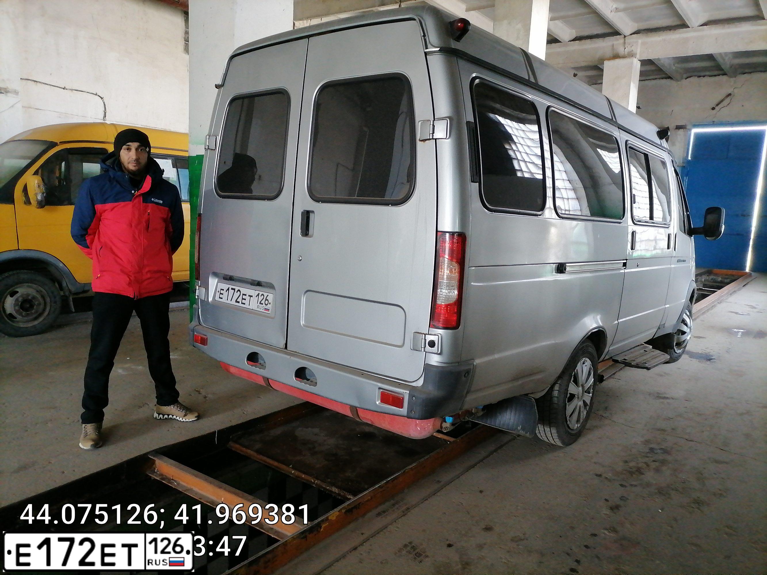 Фото автомобиля GAZ 3221 EL, 2012 — госномер Е172ЕТ126. Цвет: Серебристый
