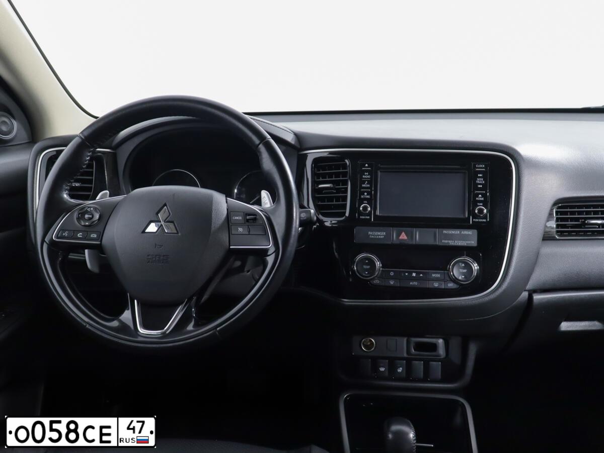 Фото автомобиля MITSUBISHI OUTLANDER, 2017 — госномер О058СЕ47. Цвет: Белый