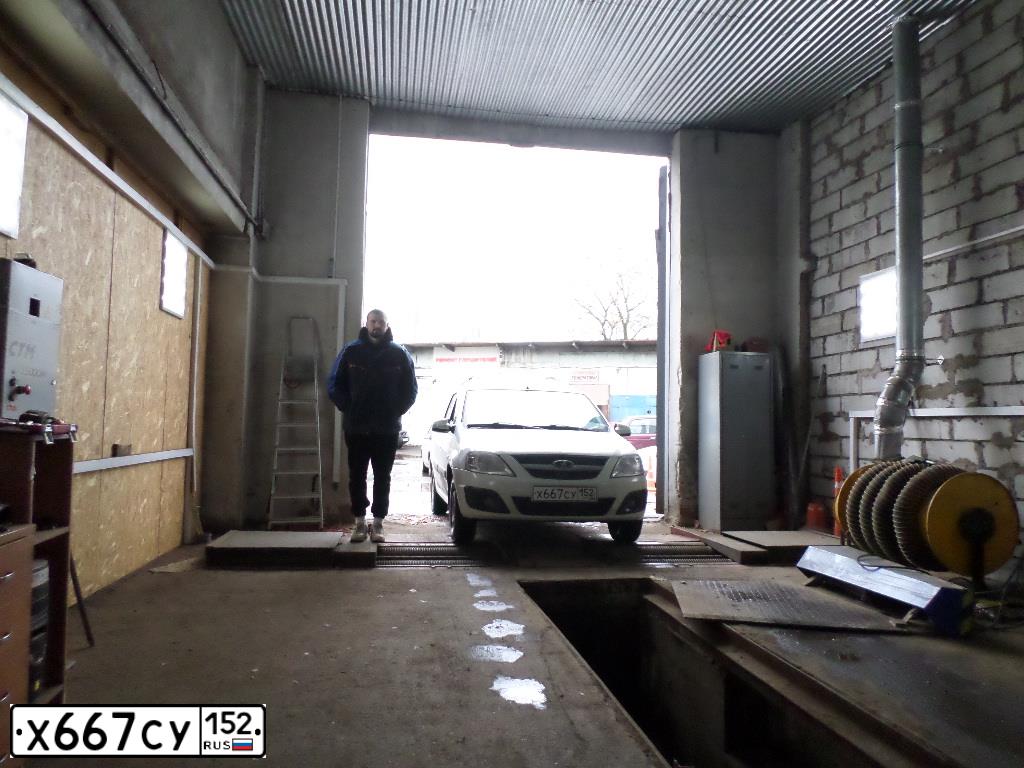 Фото автомобиля LADA LARGUS, 2015 — госномер Х667СУ152. Цвет: Белый