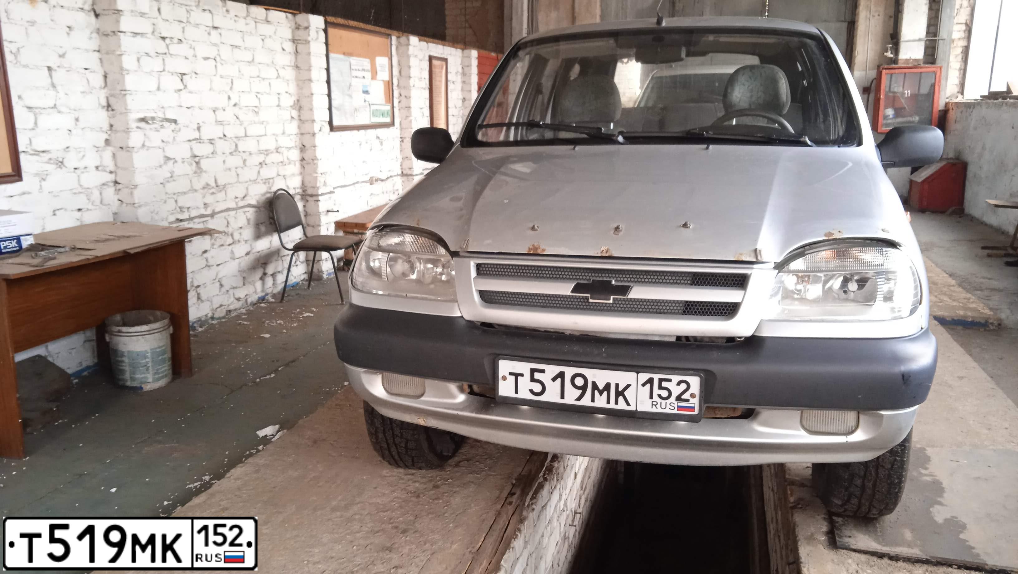 Фото автомобиля CHEVROLET NIVA, 2004 — госномер Т519МК152. Цвет: СВЕТЛО-СЕРЕБРИСТЫЙ МЕТАЛЛИК