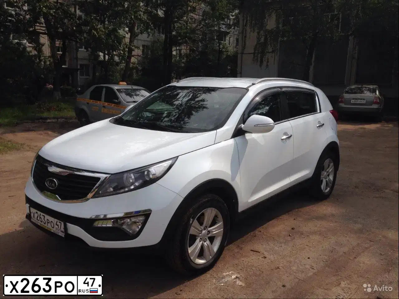 Фото автомобиля KIA SPORTAGE, 2012 — госномер Х263РО47. Цвет: БЕЛЫЙ