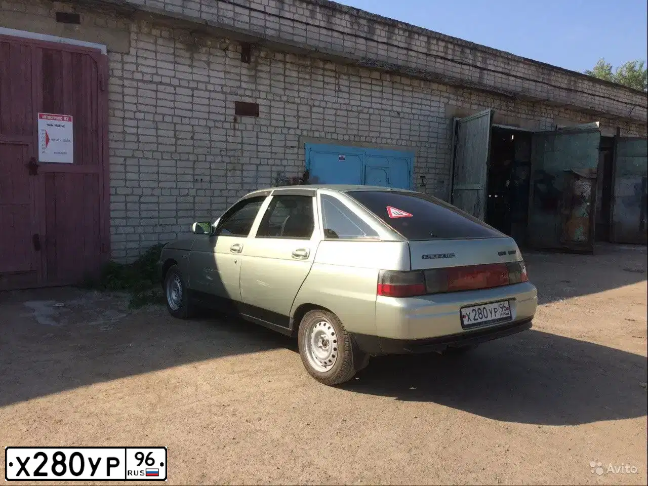 Фото автомобиля LADA 2112 LADA, 2006 — госномер Х280УР96. Цвет: БЕЛО-ЗЕЛЕНЫЙ