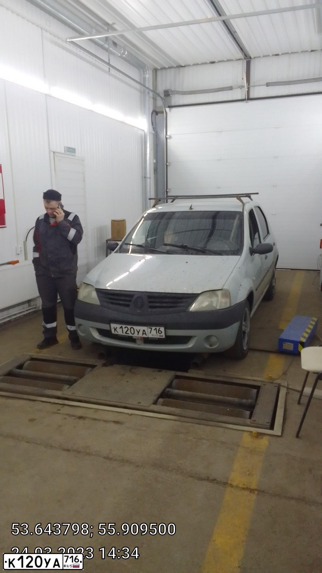 Фото автомобиля RENAULT LOGAN, 2006 — госномер Р717ЕО116. Цвет: Серый