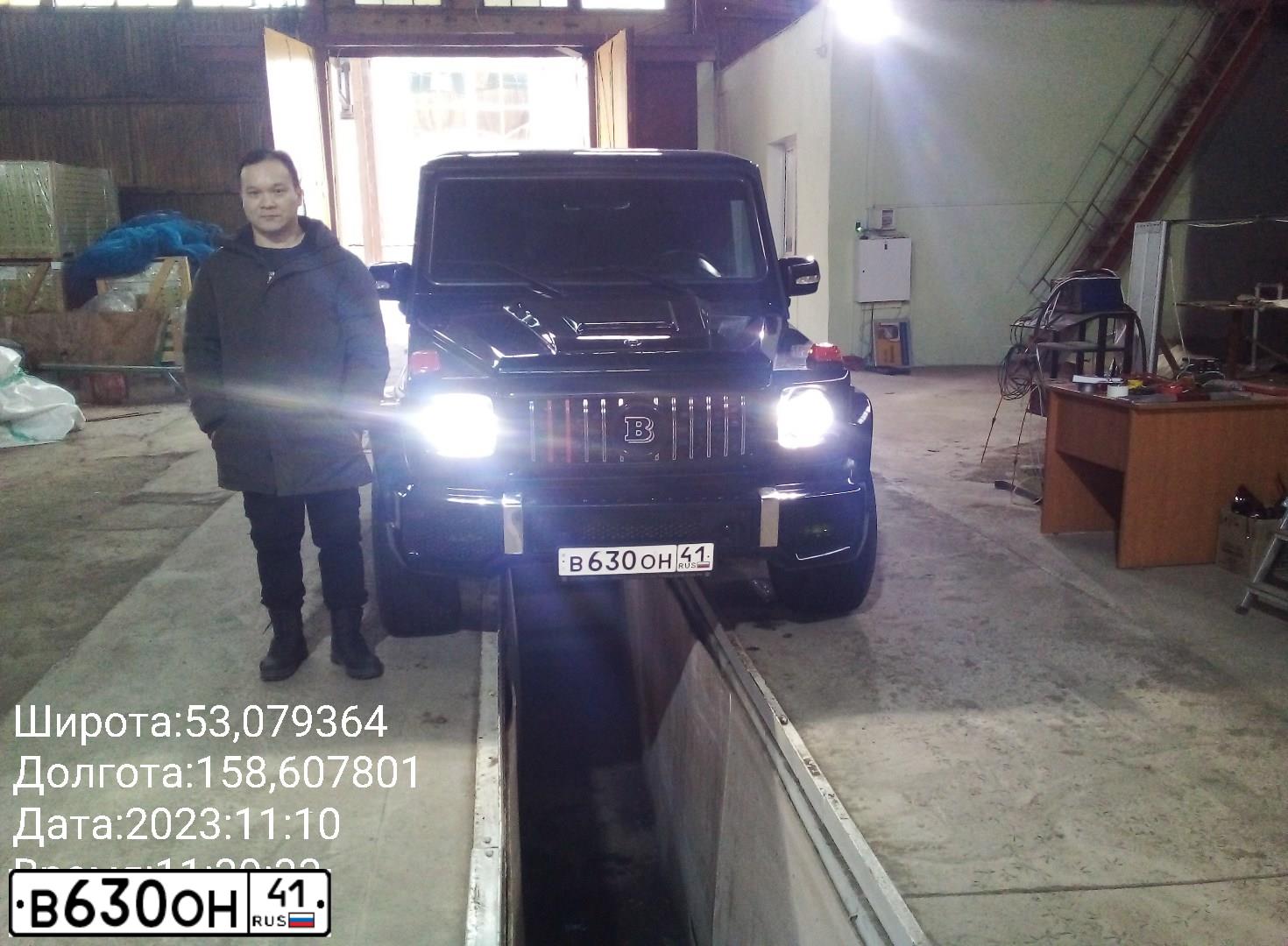 Фото автомобиля MERCEDES G-KLASSE, 2000 — госномер А101НТ41. Цвет: Темно-синий