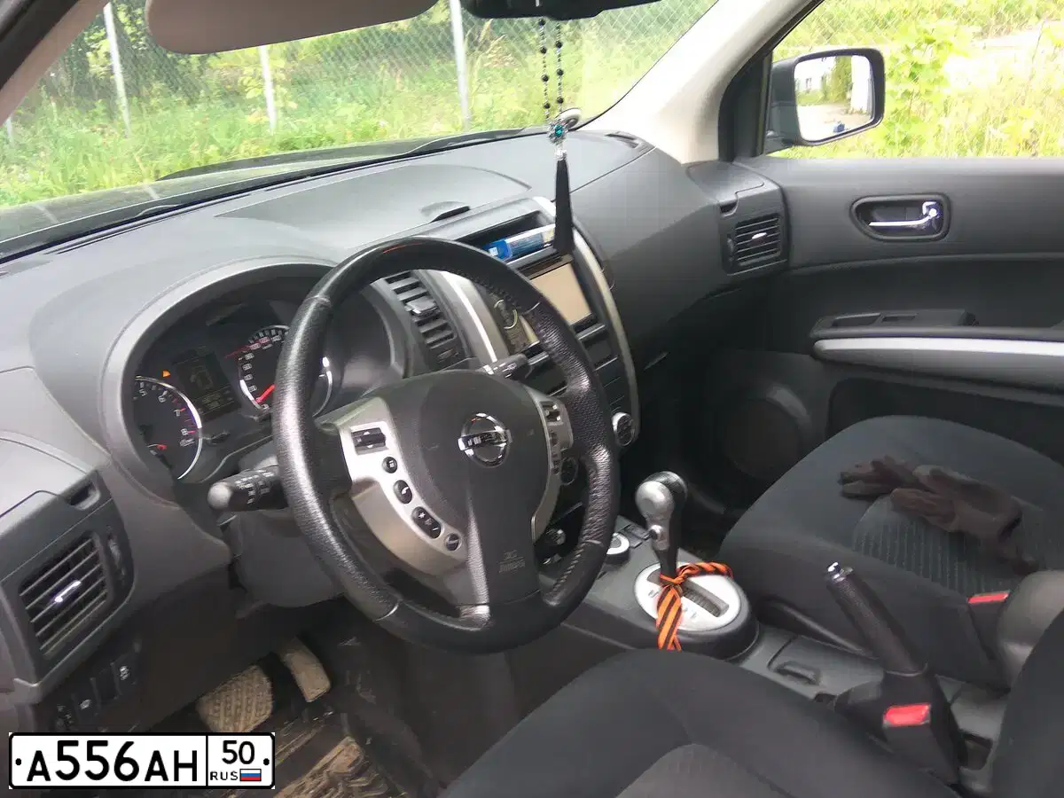 Фото автомобиля NISSAN X-TRAIL, 2012 — госномер А556АН50. Цвет: ЧЕРНЫЙ