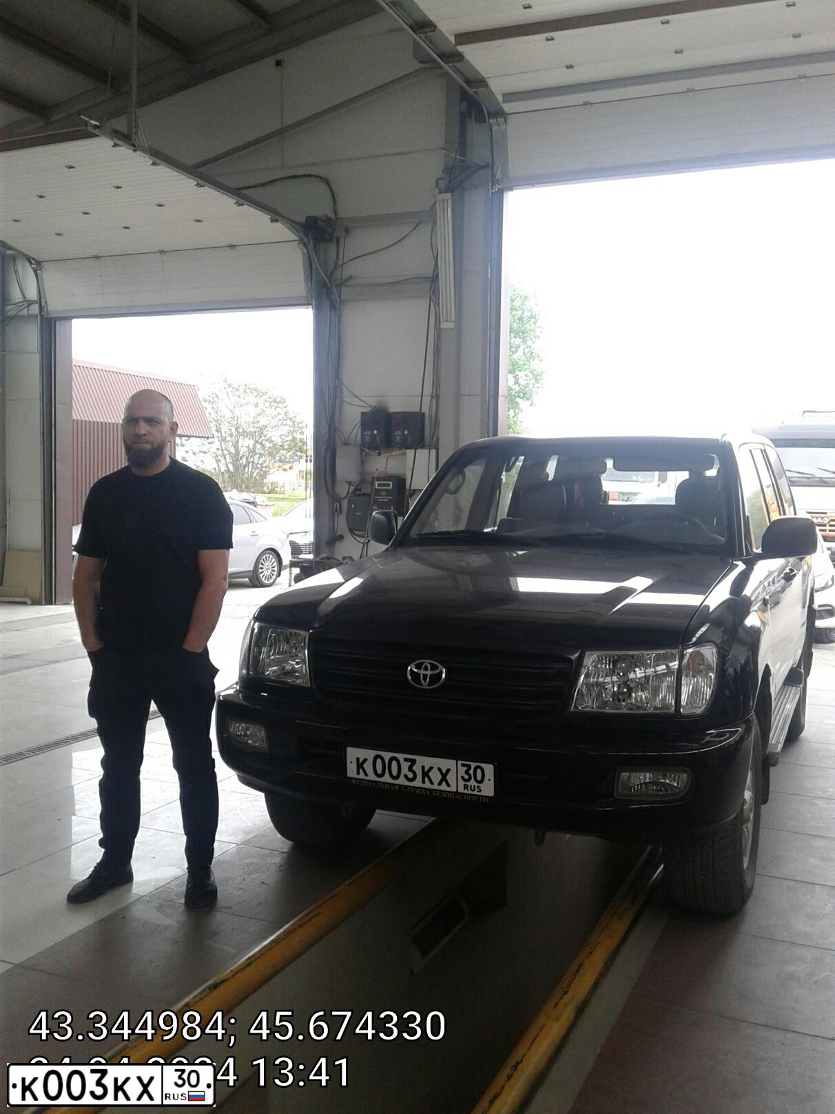 Фото автомобиля VOLKSWAGEN PASSAT, 2009 — госномер В456ОВ134. Цвет: БЕЛЫЙ