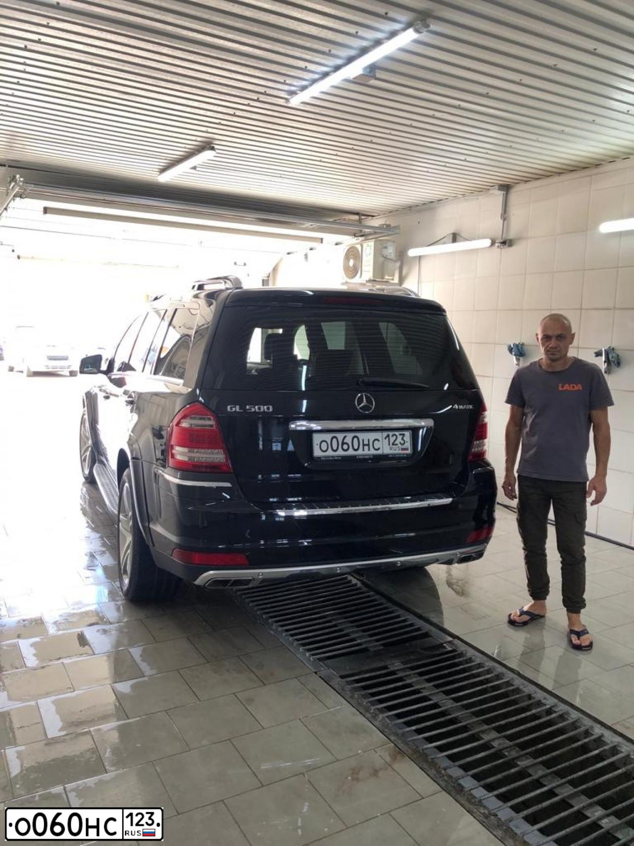 Фото автомобиля MERCEDES GL-KLASSE, 2011 — госномер С060СС93. Цвет: ЧЕРНЫЙ