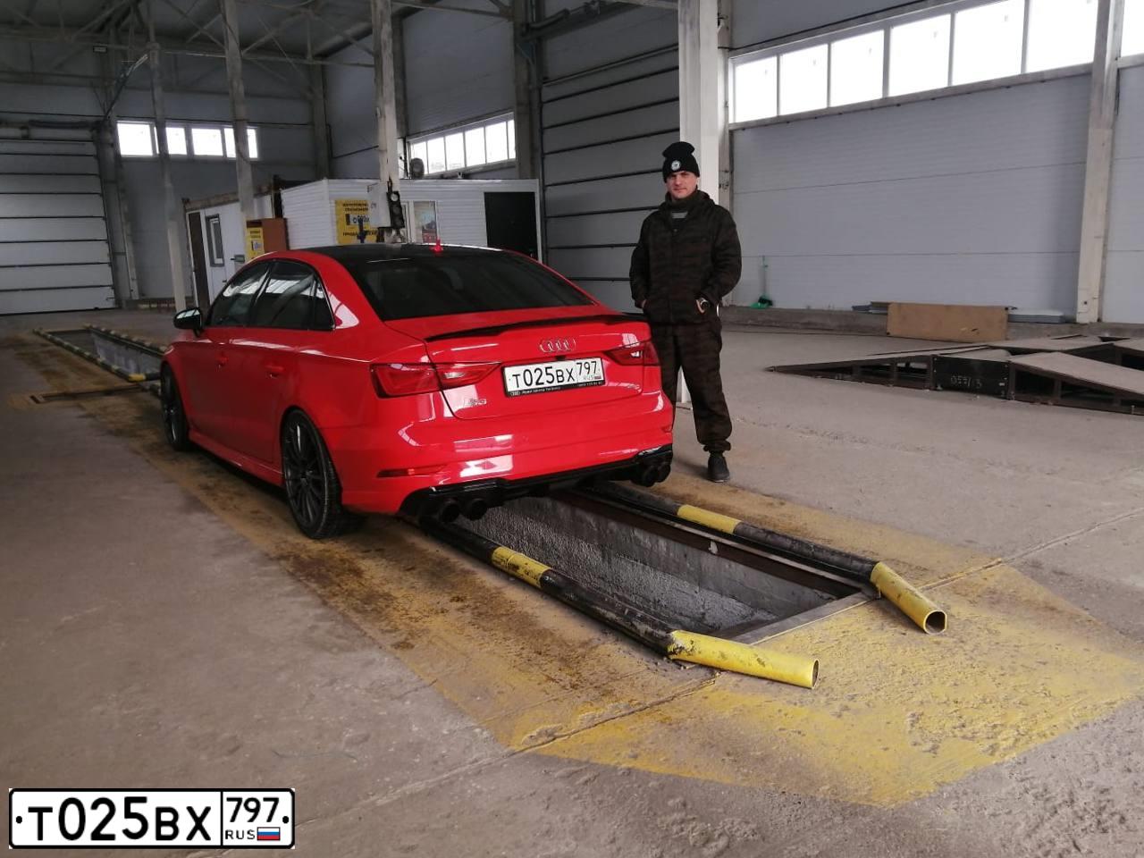 Фото автомобиля AUDI S3, 2014 — госномер Т490МК19. Цвет: Красный