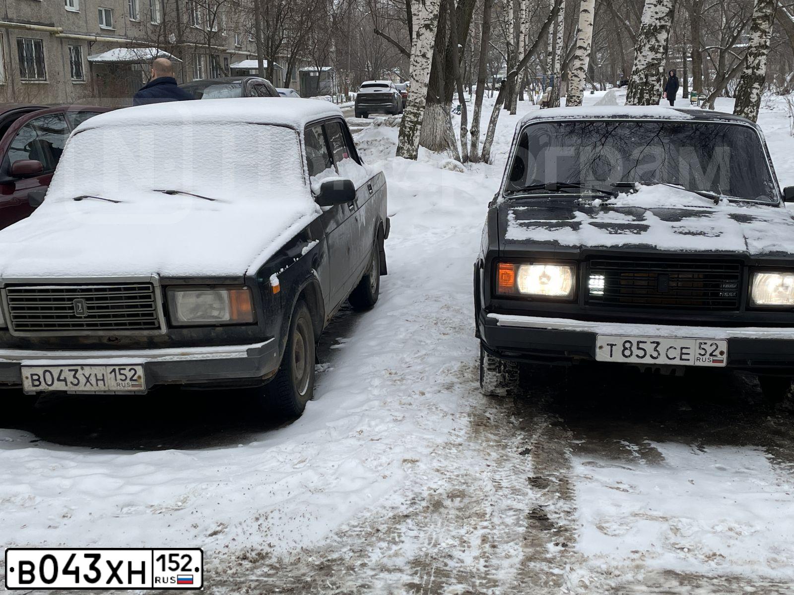 Фото автомобиля LADA 2107, 2010 — госномер В043ХН152. Цвет: Сине-Черный