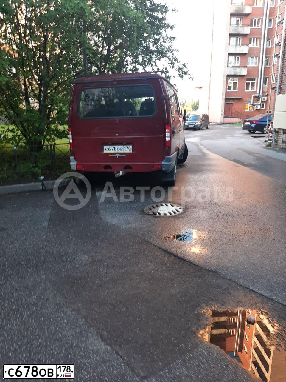 Фото автомобиля GAZ 2217 SOBOL, 2015 — госномер С678ОВ178. Цвет: ВИШНЕВЫЙ