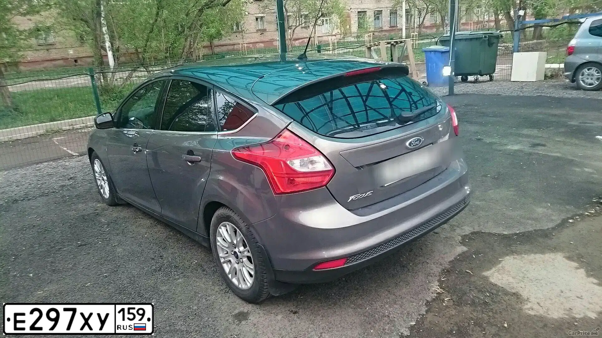 Фото автомобиля FORD FOCUS, 2011 — госномер Р171СН159. Цвет: СЕРО-КОРИЧНЕВЫЙ