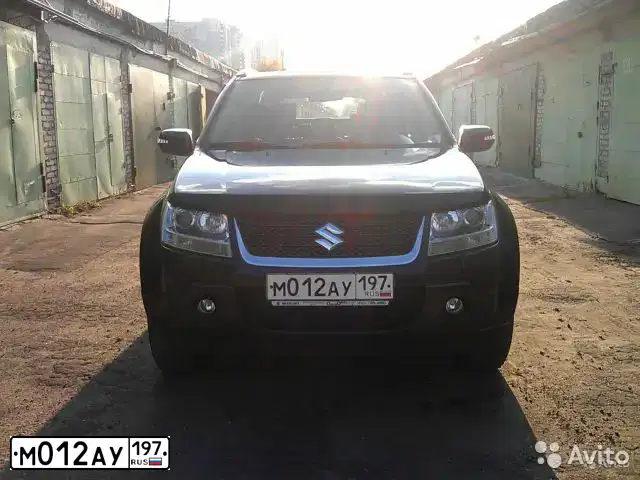 Фото автомобиля SUZUKI /GRAND/ VITARA, 2010 — госномер М012АУ197. Цвет: ЧЕРНЫЙ