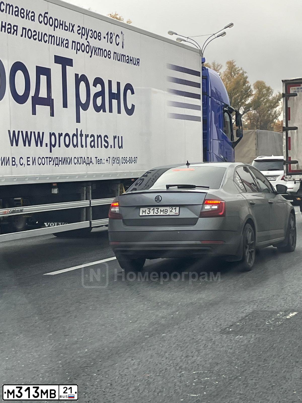Фото автомобиля SKODA OCTAVIA, 2018 — госномер М313МВ21. Цвет: ТЕМНО-СЕРЫЙ