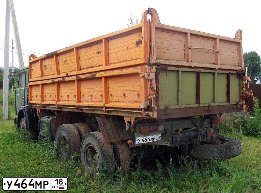 Фото автомобиля KAMAZ 5320 /6X4/, 1997 — госномер У464МР18. Цвет: ЗАЩИТНЫЙ