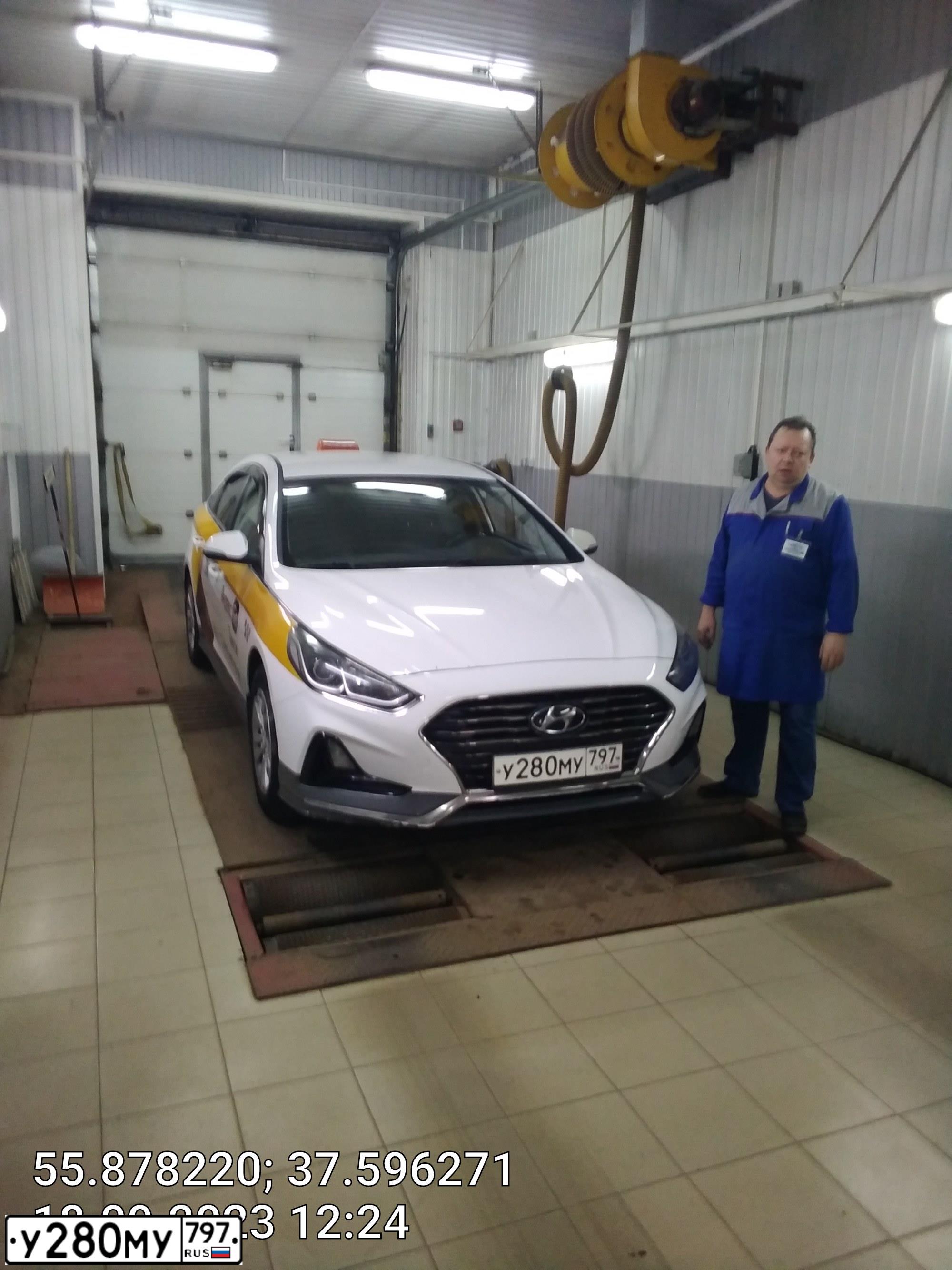 Фото автомобиля HYUNDAI SONATA, 2019 — госномер С649ЕС40. Цвет: БЕЛЫЙ