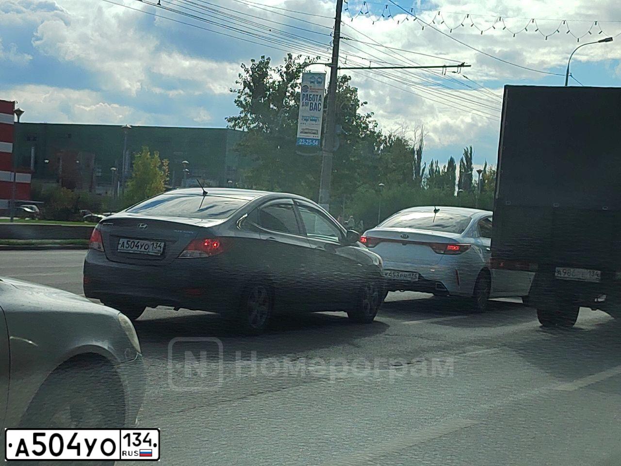 Фото автомобиля HYUNDAI SOLARIS, 2014 — госномер У505ОВ05. Цвет: Черно Серый
