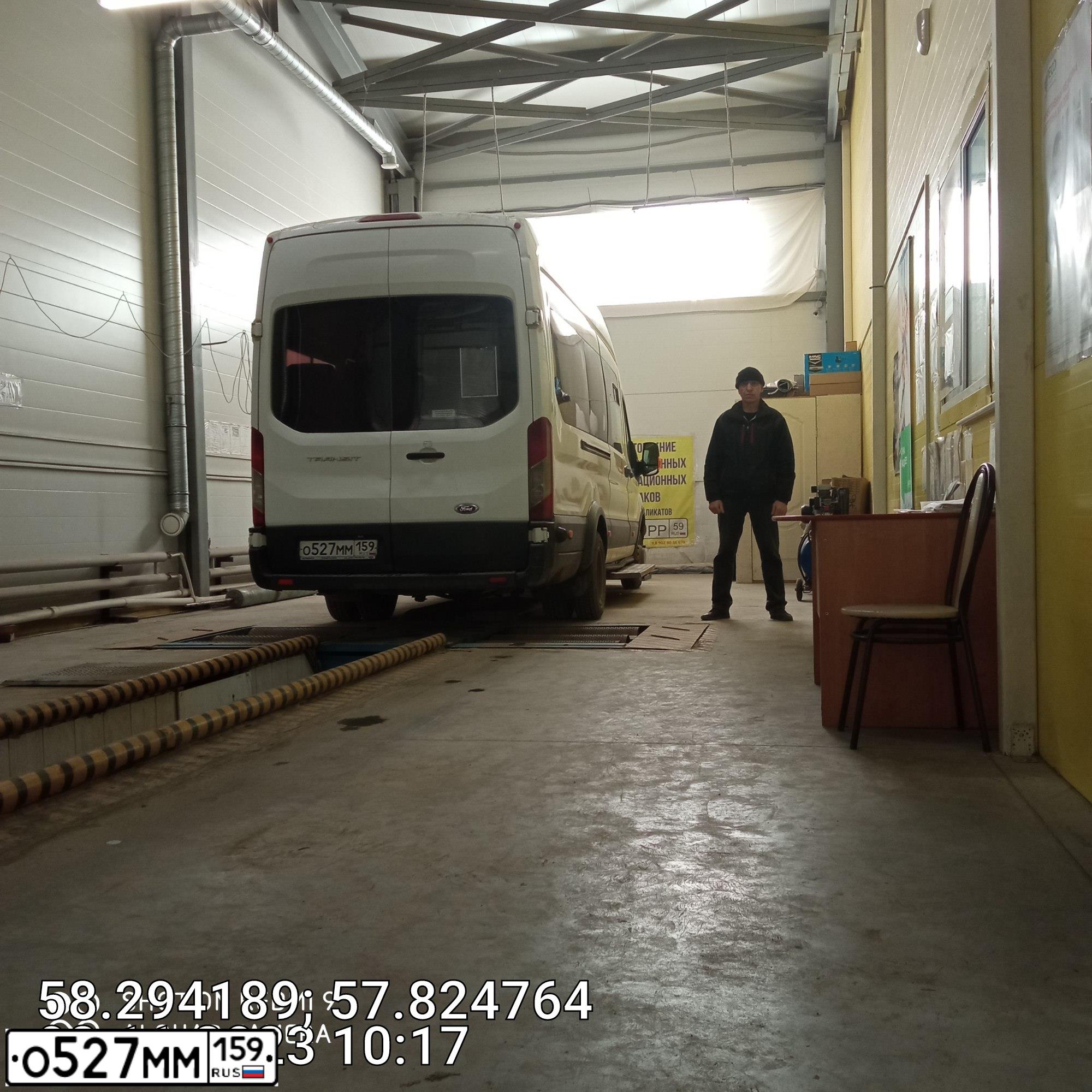 Фото автомобиля FORD TRANSIT, 2019 — госномер О527ММ159. Цвет: Белый
