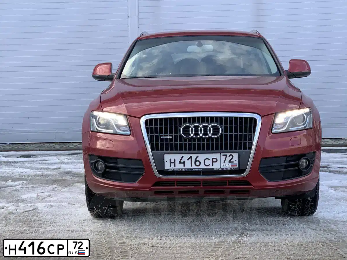 Фото автомобиля AUDI Q5, 2010 — госномер Т242МН72. Цвет: ВИШНЕВЫЙ