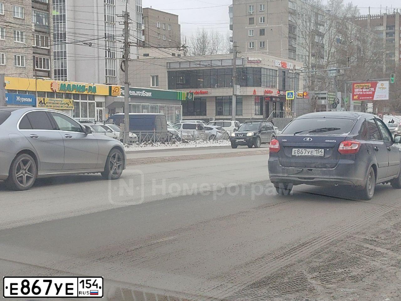 Фото автомобиля LADA 2191 GRANTA, 2017 — госномер Е867УЕ154. Цвет: синий