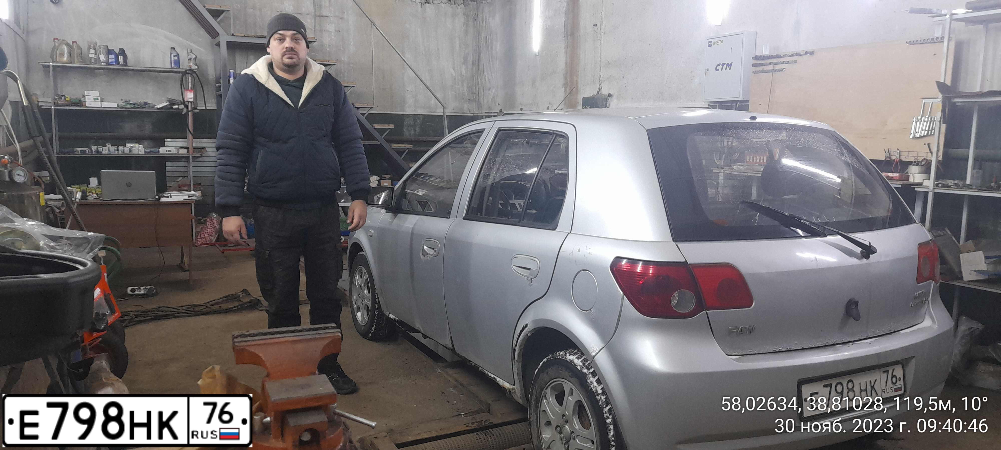 Фото автомобиля ВАЗ 21124, 2007 — госномер Е798МК76. Цвет: СЕРЫЙ