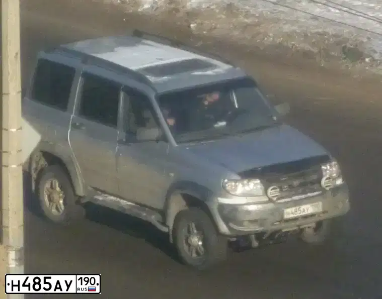Фото автомобиля UAZ 3163 PATRIOT, 2007 — госномер Н485АУ190. Цвет: Темно-зеленый