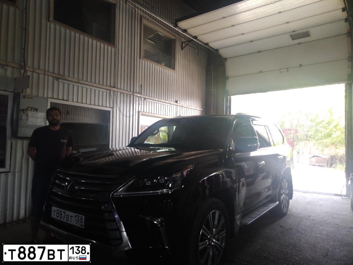 Фото автомобиля LEXUS LX570, 2017 — госномер Р889МО75. Цвет: ЧЕРНЫЙ