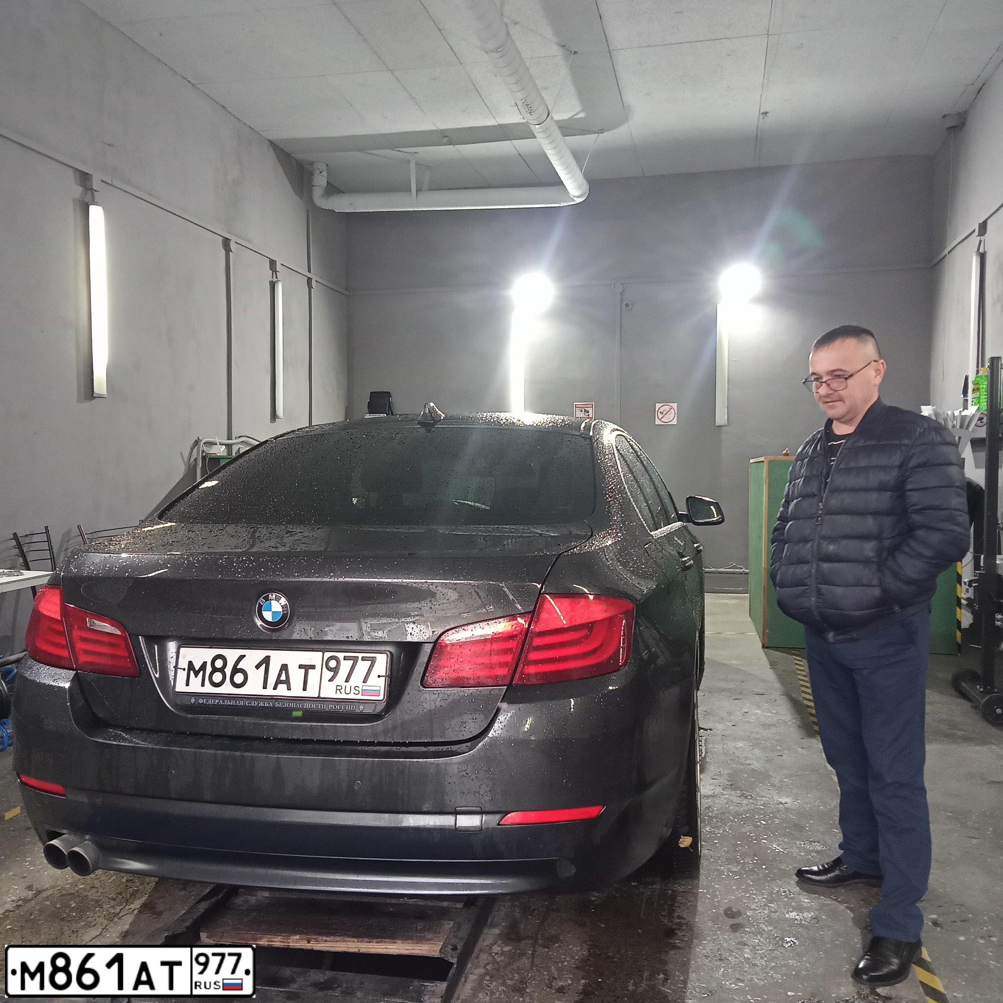 Фото автомобиля BMW SERIE 5, 2013 — госномер Х569КТ31. Цвет: ТЕМНО-СЕРЫЙ