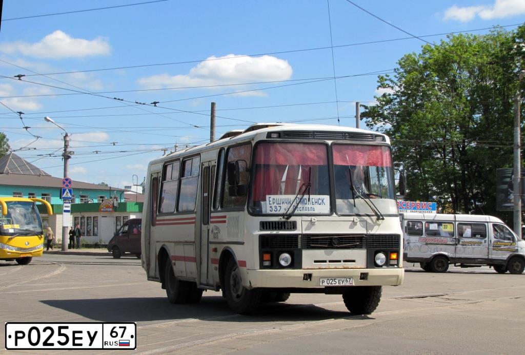Фото автомобиля GAZ 2217 SOBOL, 2006 — госномер Р025ЕУ67. Цвет: БЕЛЫЙ