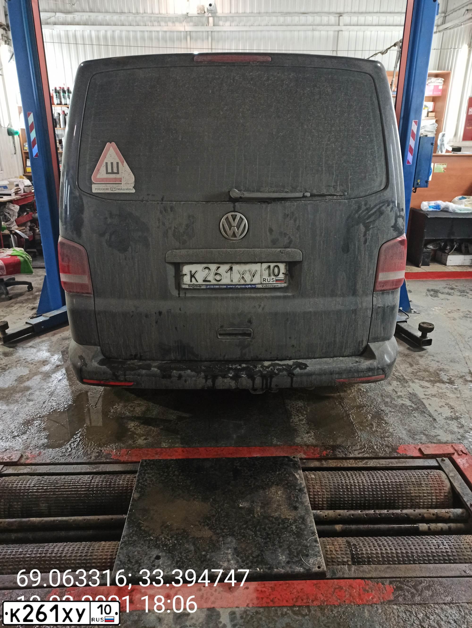 Фото автомобиля VOLKSWAGEN CARAVELLE, 2012 — госномер А025СТ51. Цвет: ЧЕРНЫЙ