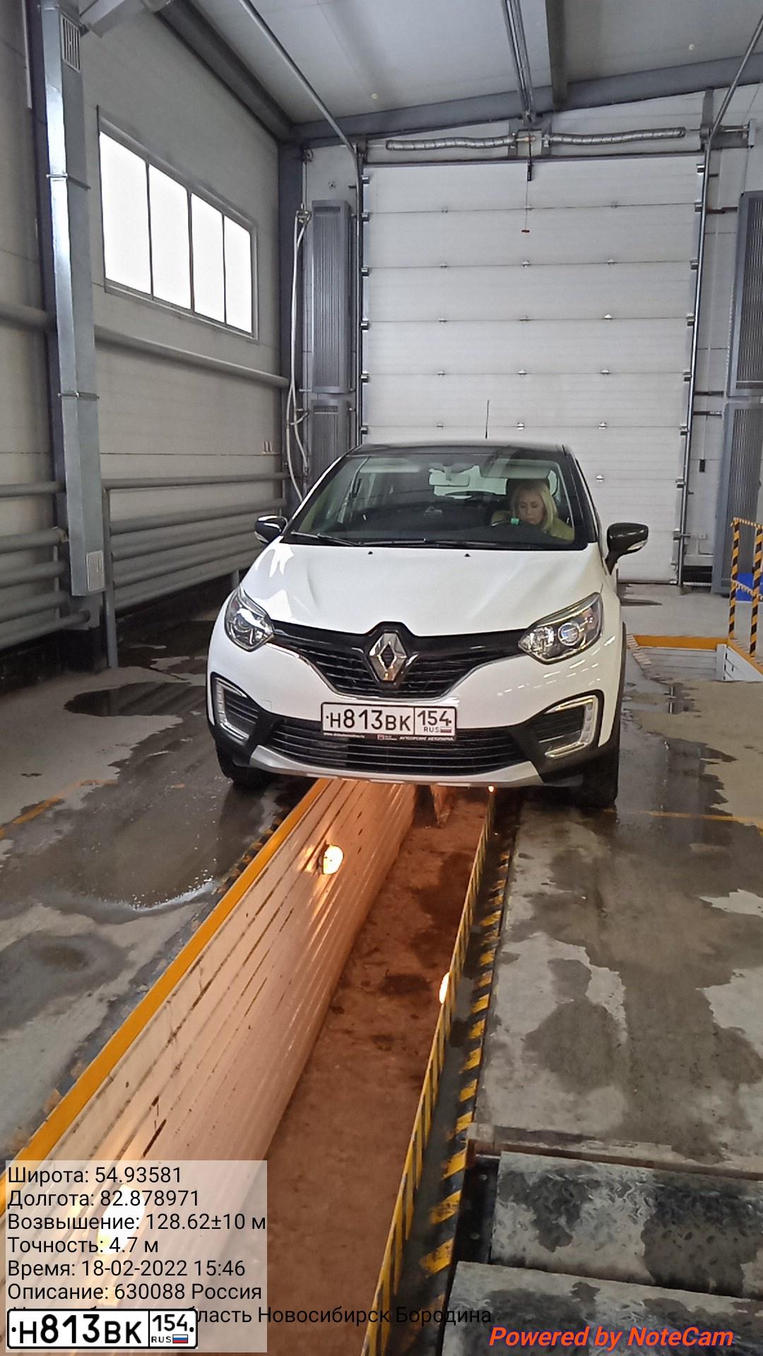 Фото автомобиля RENAULT KAPTUR, 2018 — госномер О702НТ154. Цвет: БЕЛЫЙ ЧЕРНЫЙ