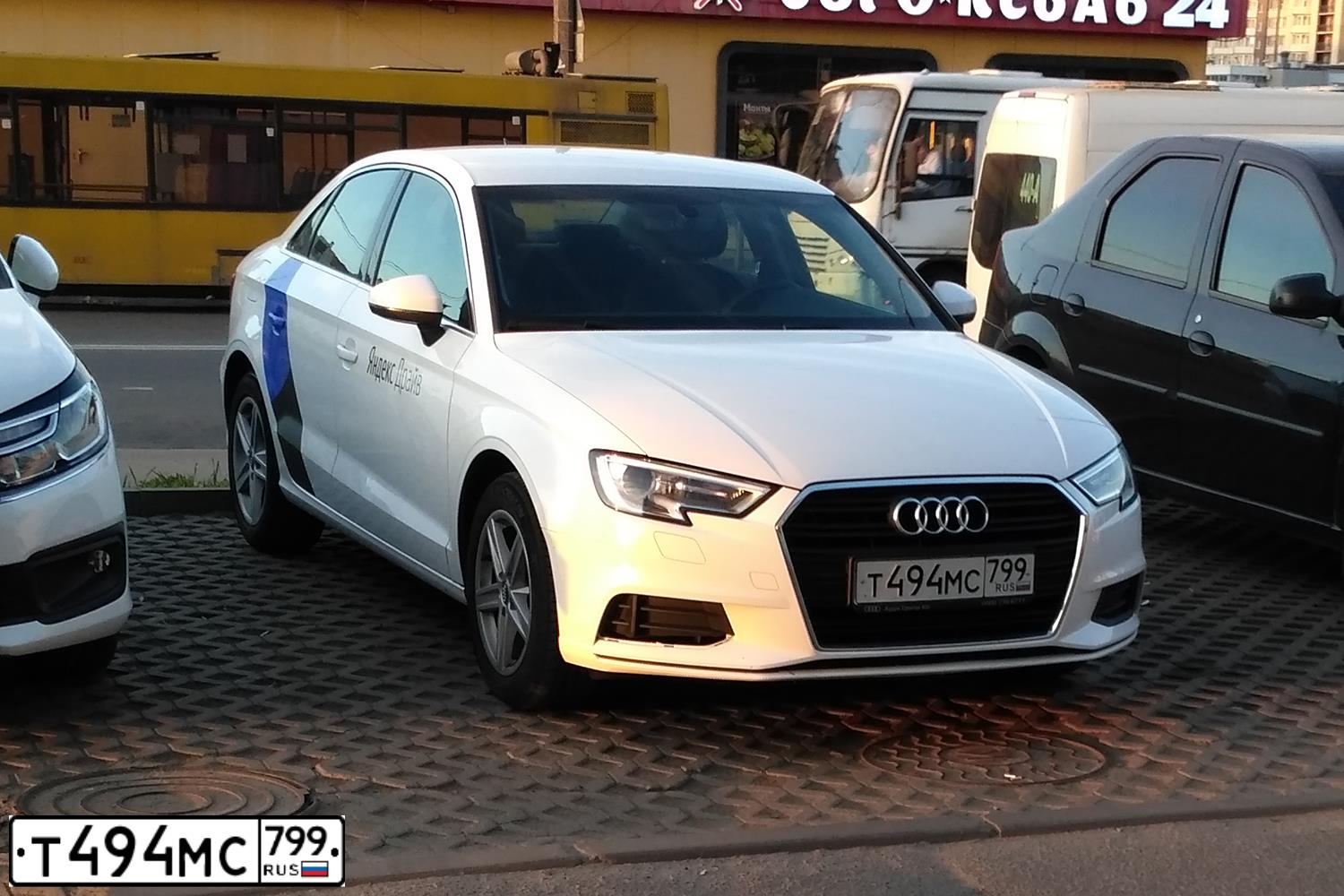 Фото автомобиля AUDI A3, 2018 — госномер Н552КК136. Цвет: Белый