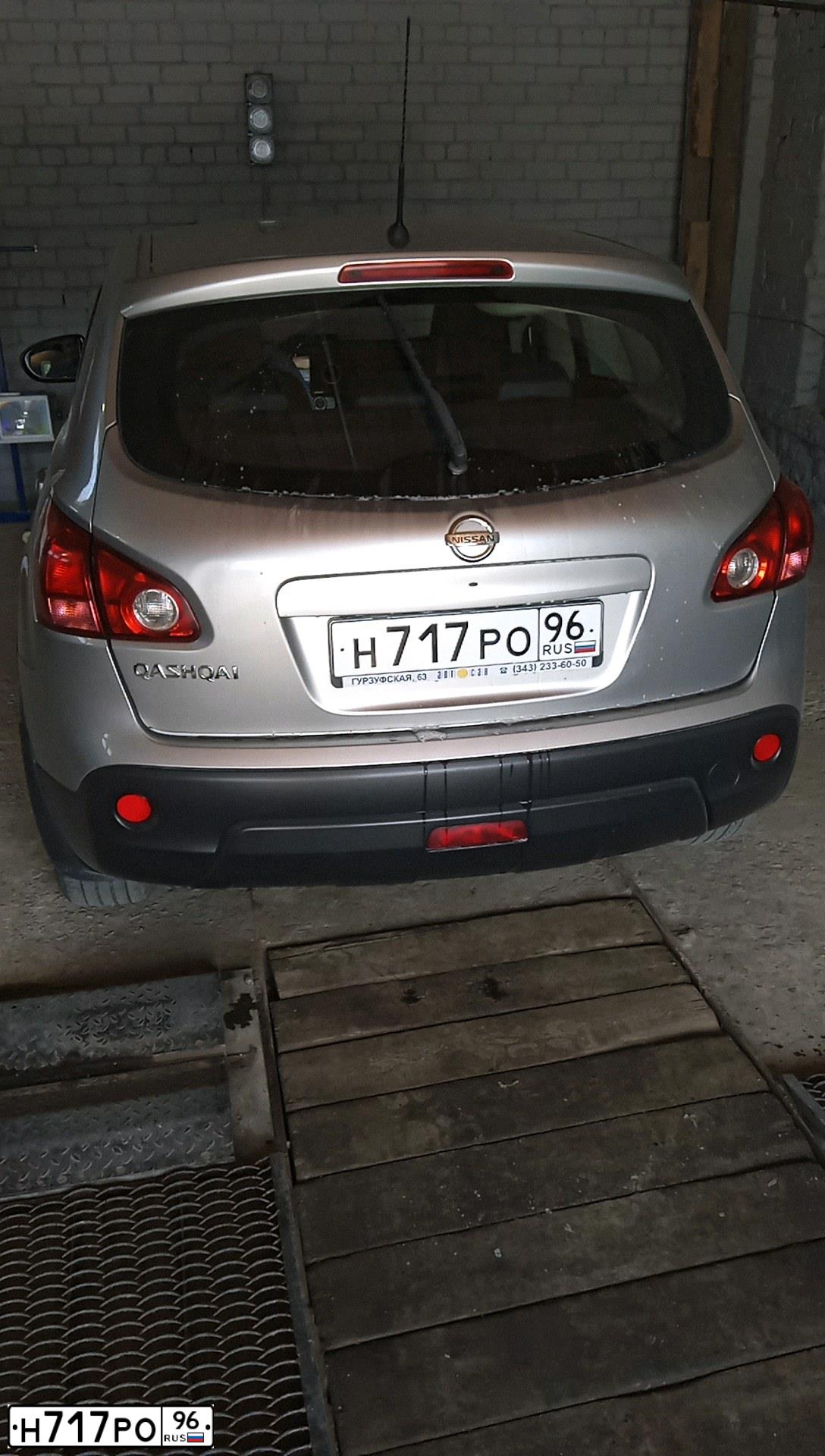Фото автомобиля NISSAN JUKE, 2014 — госномер В060ОХ43. Цвет: БЕЛЫЙ