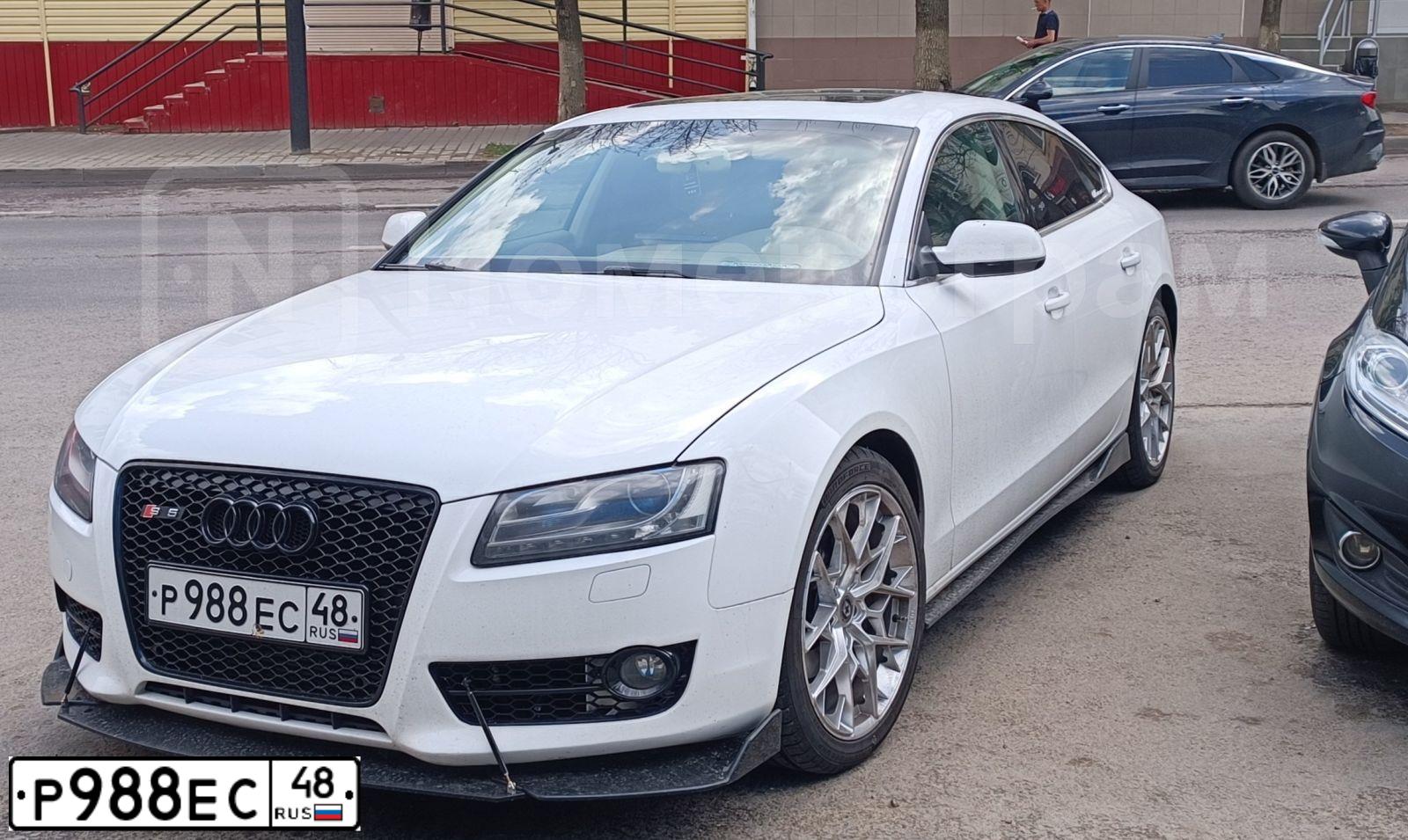 Фото автомобиля AUDI A5, 2011 — госномер Р988ЕС48. Цвет: Белый