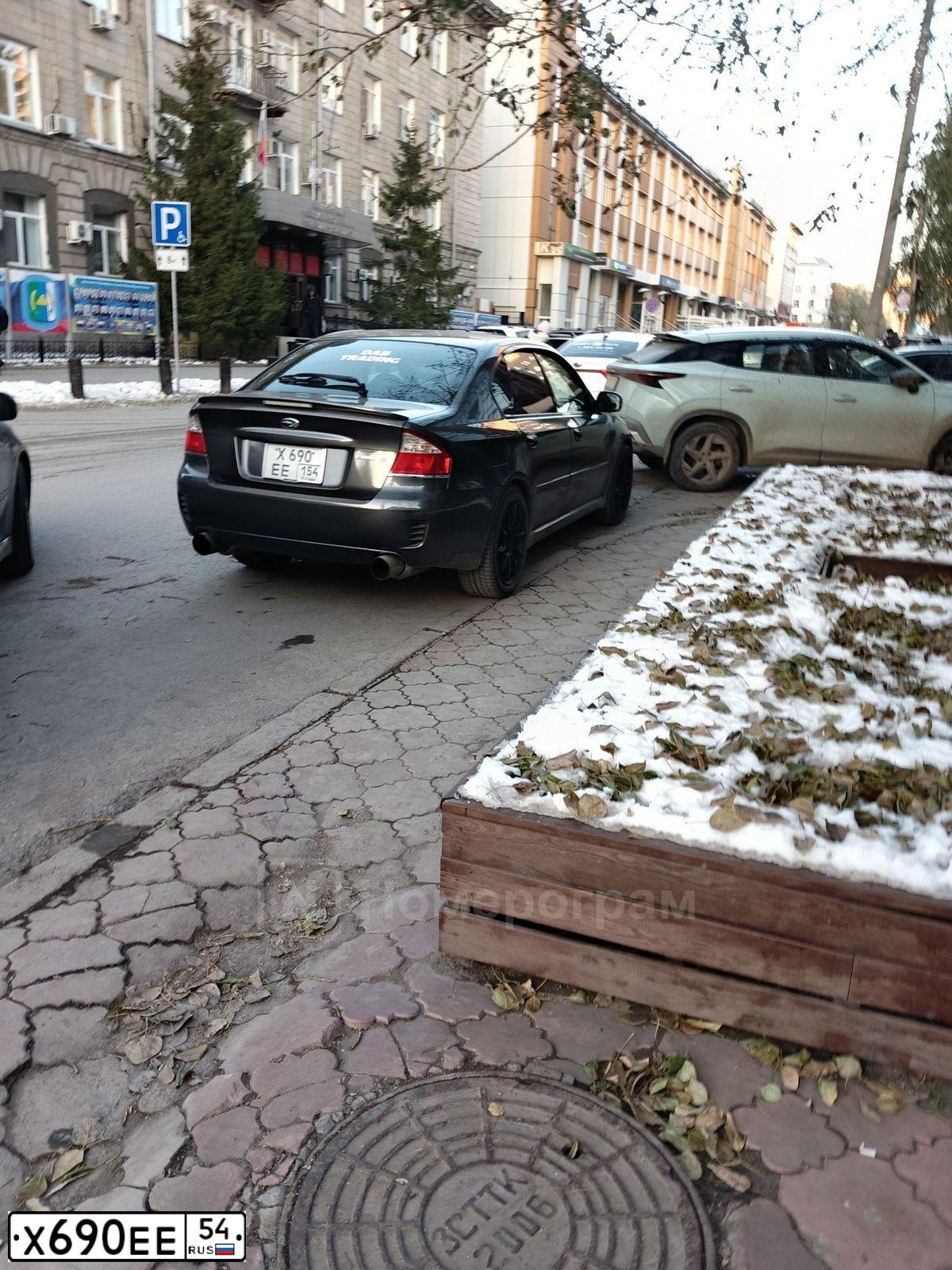 Фото автомобиля LADA 2115 SAMARA, 2010 — госномер Х690ЕЕ54. Цвет: СИНЕ-ЧЕРНЫЙ