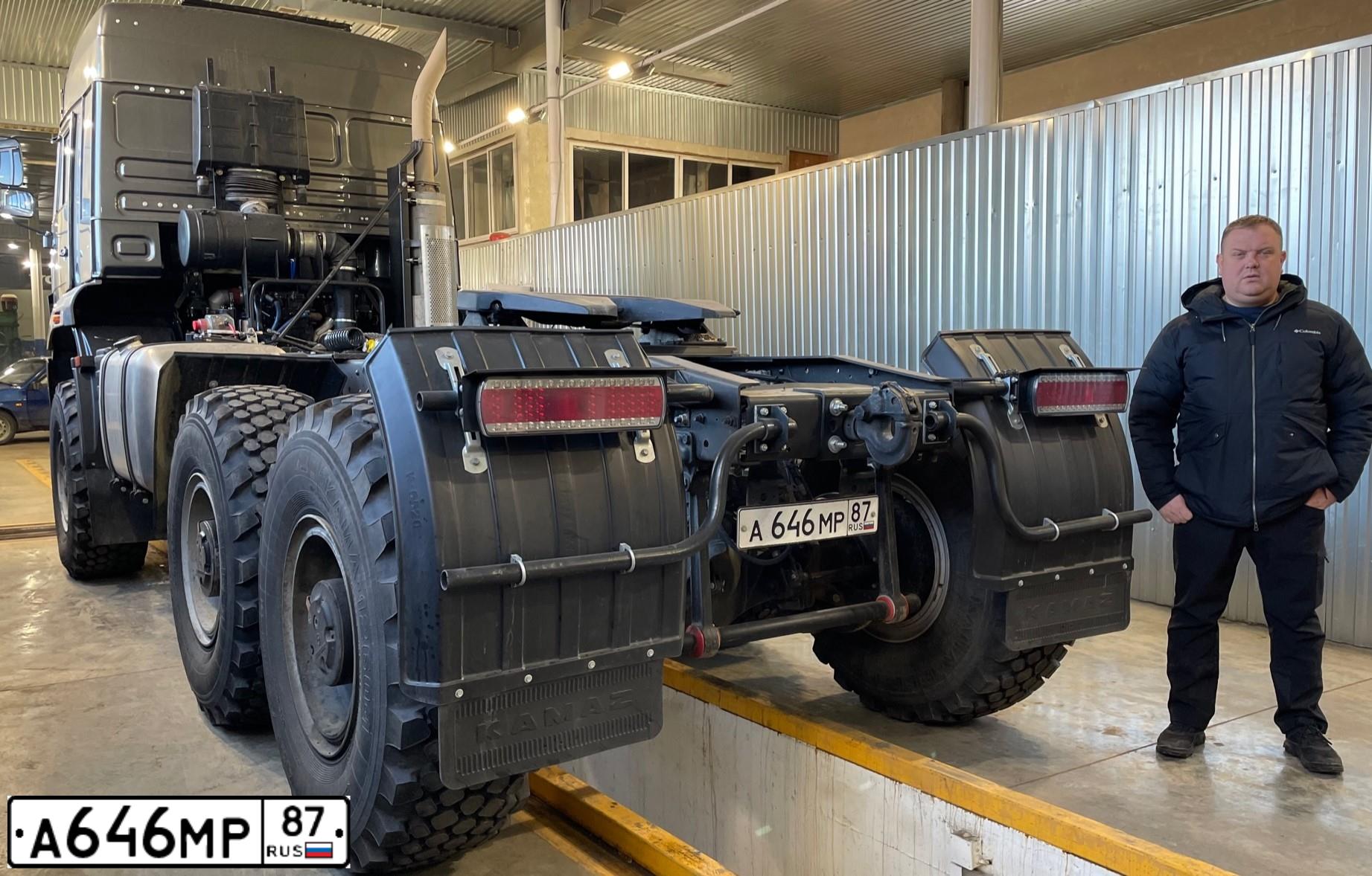 Фото автомобиля KAMAZ 65221 /6X6/, 2012 — госномер А646МР87. Цвет: СЕРОЕ ОЛОВО