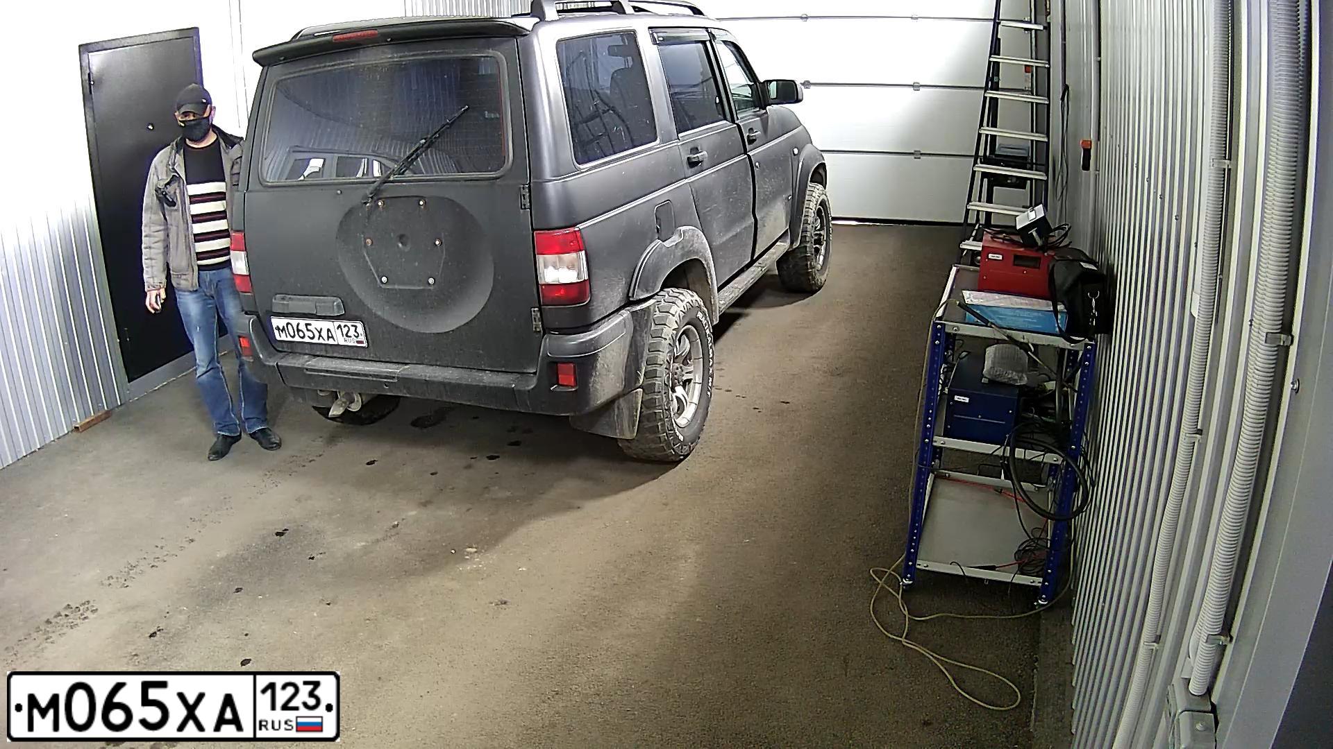 Фото автомобиля UAZ 3163 PATRIOT, 2011 — госномер В001СК47. Цвет: АВАНТЮРИН МЕТАЛЛИК
