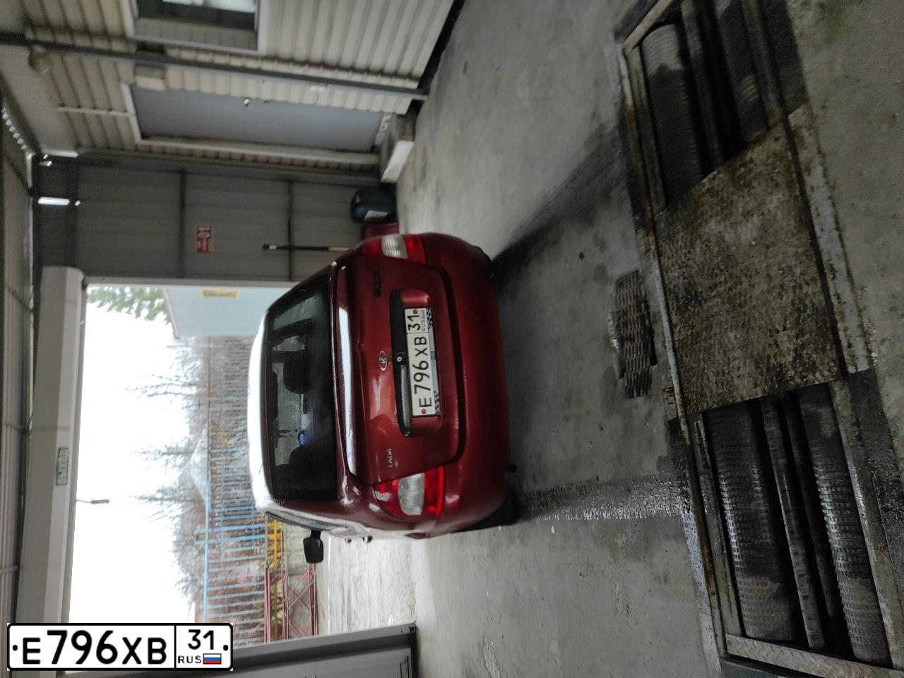 Фото автомобиля LADA 1118 KALINA, 2006 — госномер Е796ХВ31. Цвет: СЕРЕБРИСТО-КРАСНЫЙ