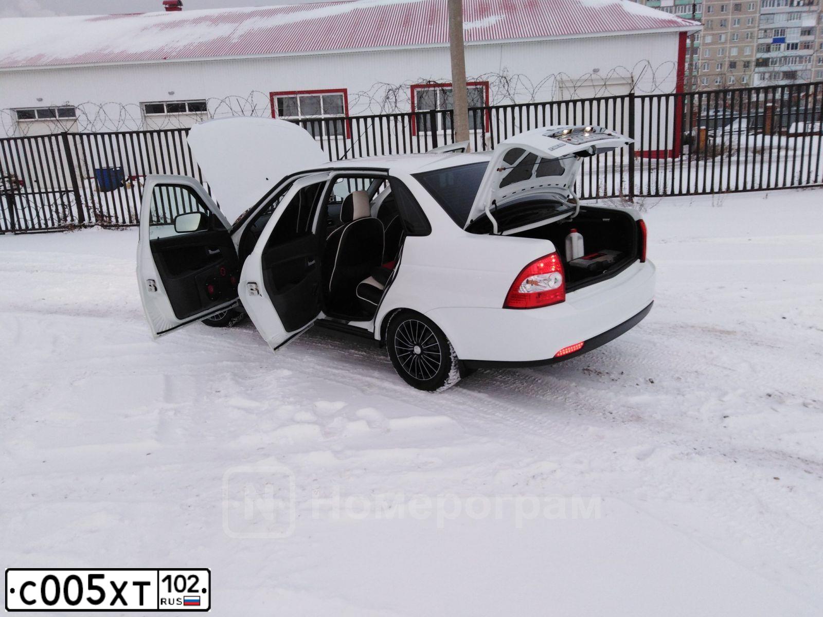 Фото автомобиля LADA PRIORA, 2016 — госномер Р561ВА185