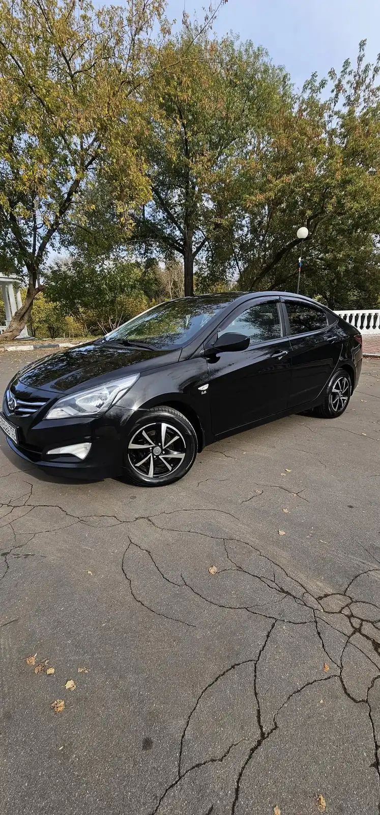 Фото автомобиля HYUNDAI SOLARIS, 2014 — госномер У208МХ31. Цвет: ЧЕРНЫЙ