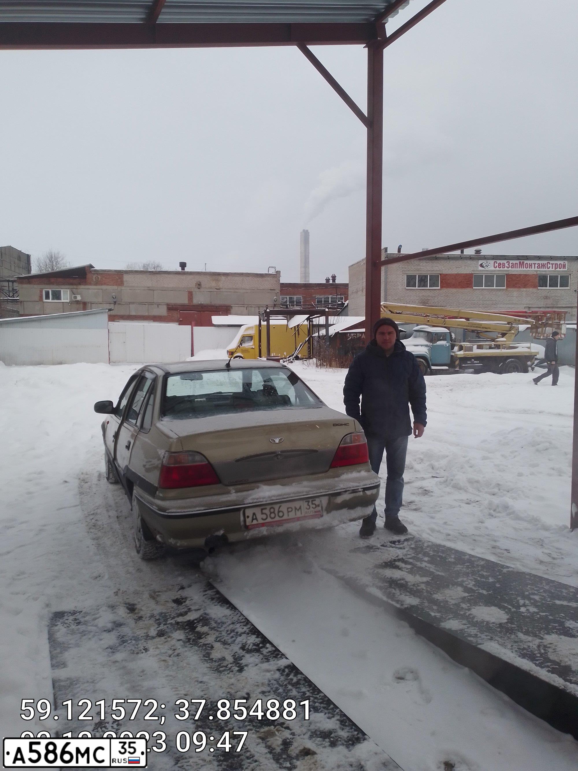 Фото автомобиля DAEWOO NEXIA, 2006 — госномер А586РМ35. Цвет: БЕЖЕВО-СЕРЫЙ
