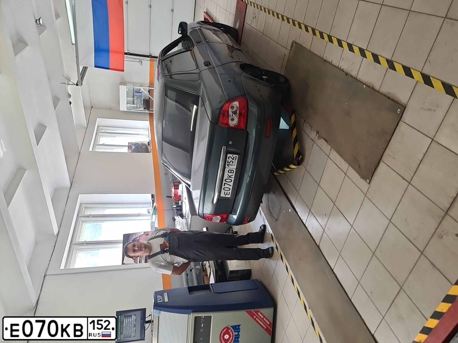 Фото автомобиля LADA PRIORA, 2010 — госномер А424ТК252. Цвет: СИНЕ-ЗЕЛЕНЫЙ