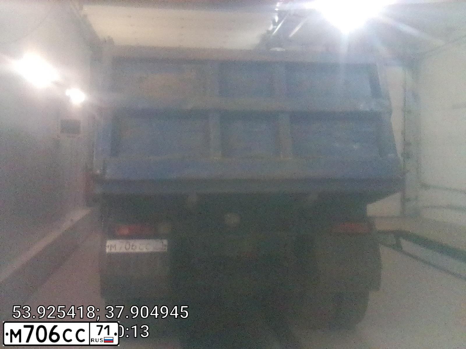 Фото автомобиля KAMAZ 55111 /6X4/, 2000 — госномер М706СС71. Цвет: СВЕТЛО-ДЫМЧАТЫЙ