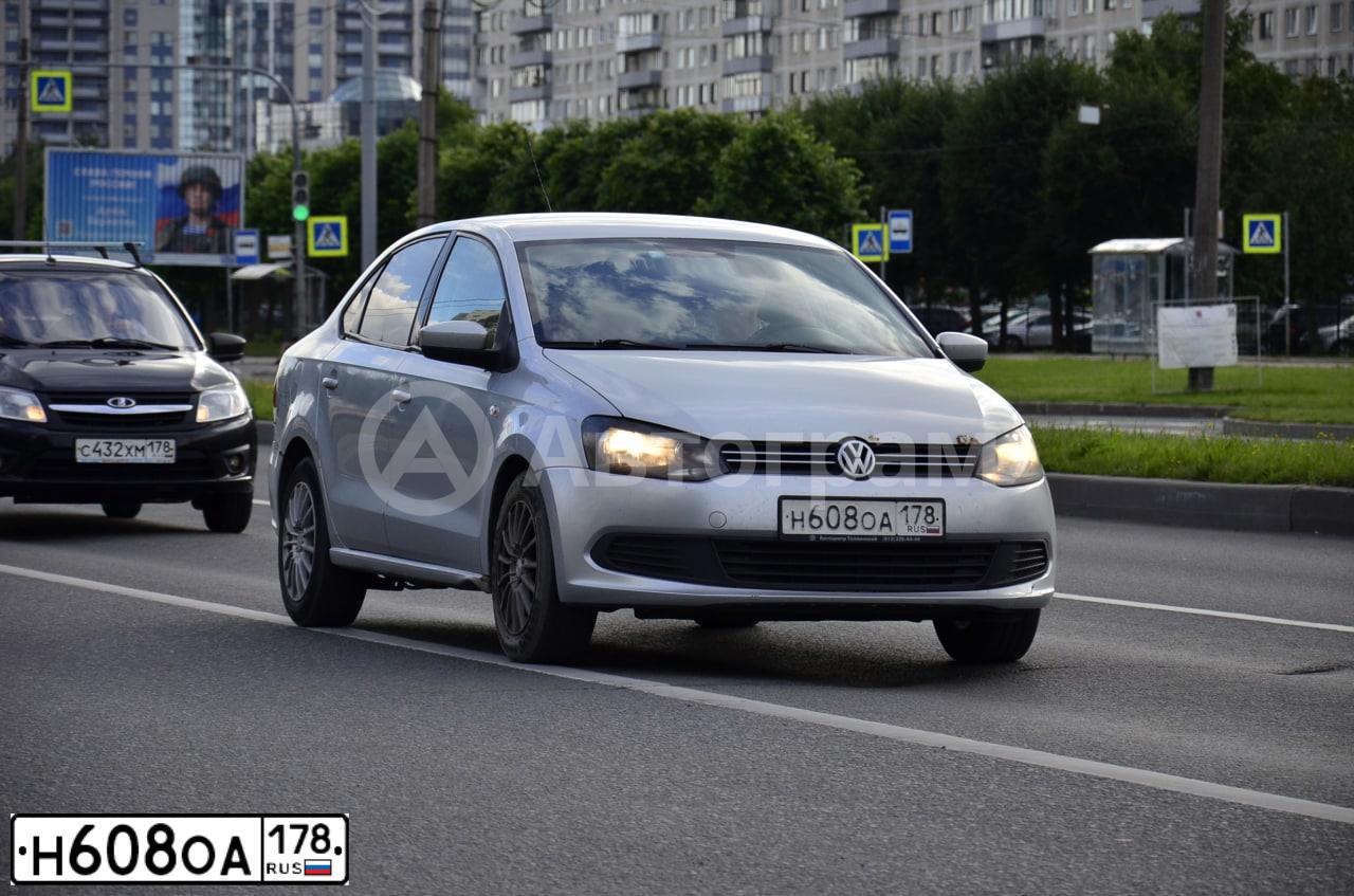 Фото автомобиля VOLKSWAGEN POLO, 2011 — госномер Н608ОА178. Цвет: СЕРЕБРИСТЫЙ