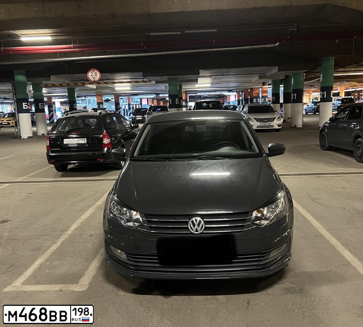 Фото автомобиля VOLKSWAGEN POLO, 2017 — госномер К864СН53. Цвет: СЕРЫЙ